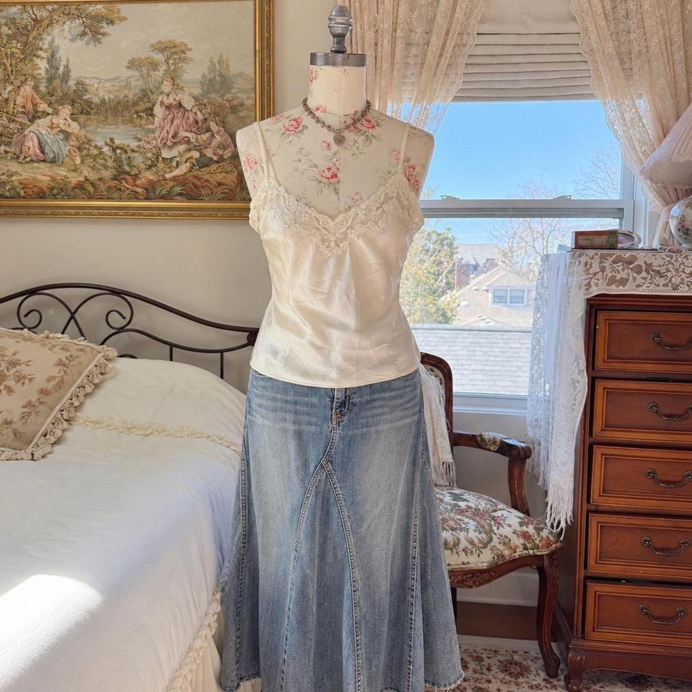 Satin Lace Cami Y2K Victoria's Secret ivory satin lace trim cami size small
